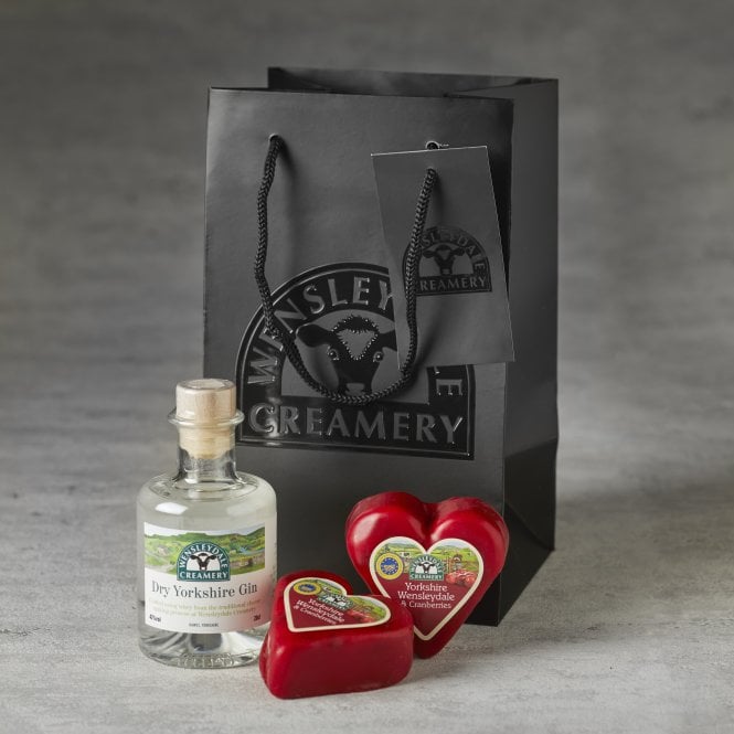 Yorkshire Wensleydale & Cranberries Heart Truckles & Gin Gift Set